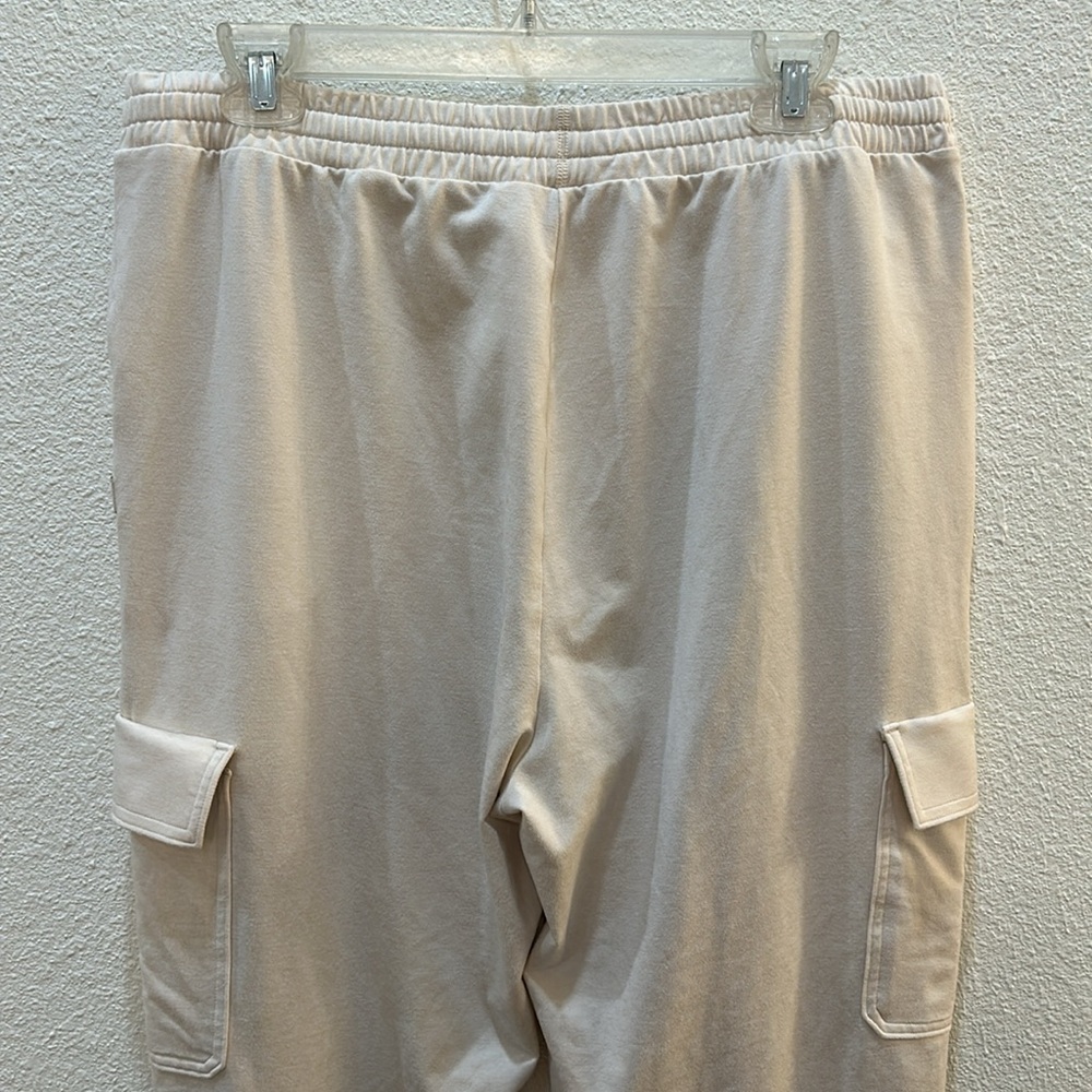 Vuori Joggers Size Large - Picture 13 of 16